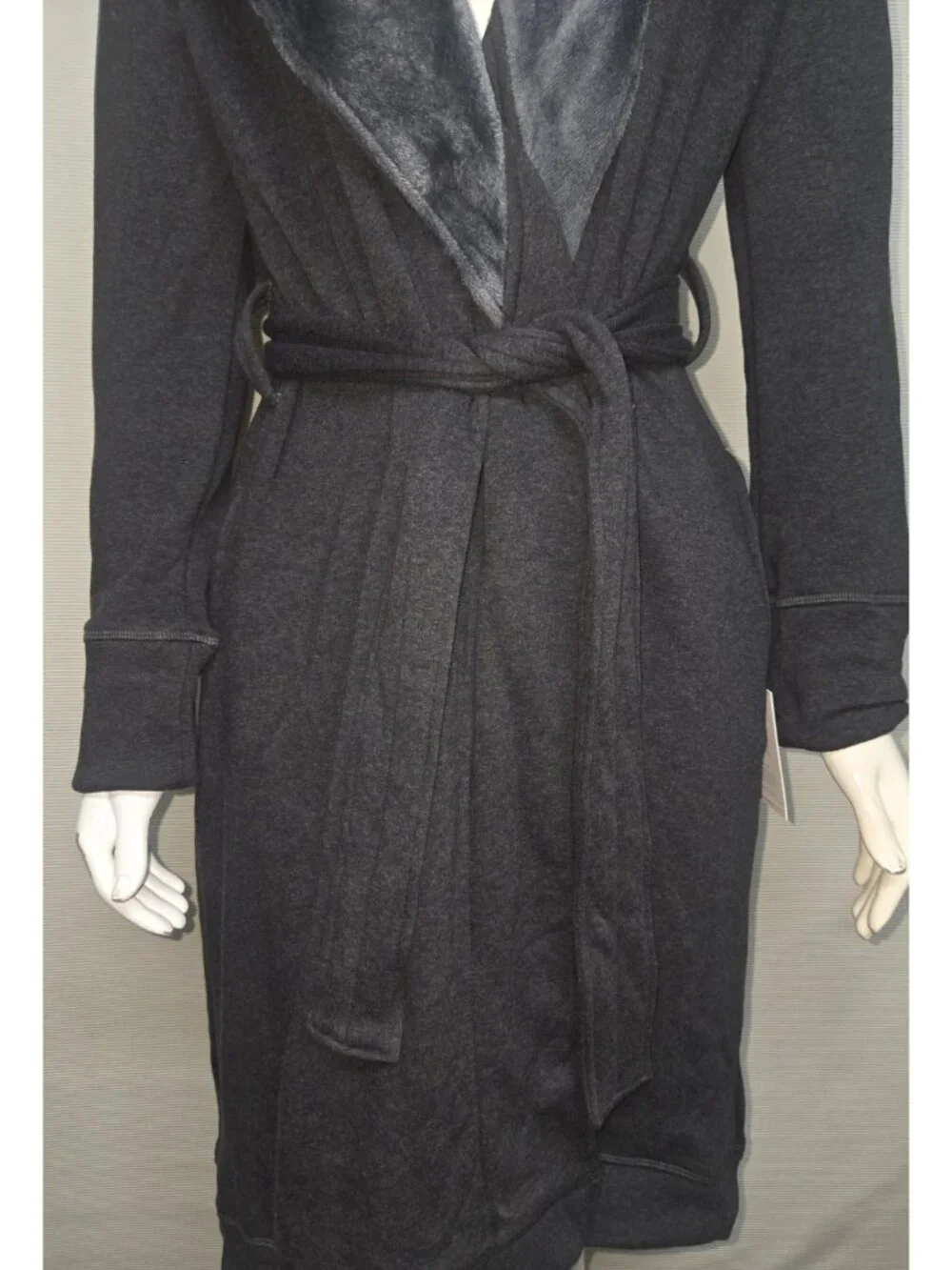 UGG Duffield Black Bear Heather Robe Womens Size Xsmall. New with tag